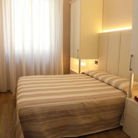 Hotel Piccinelli Римини Экстерьер фото