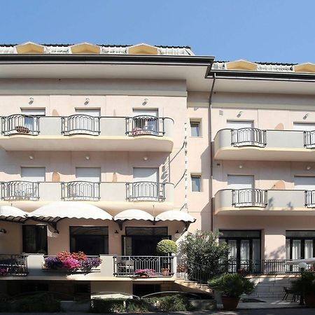 Hotel Piccinelli Римини Экстерьер фото