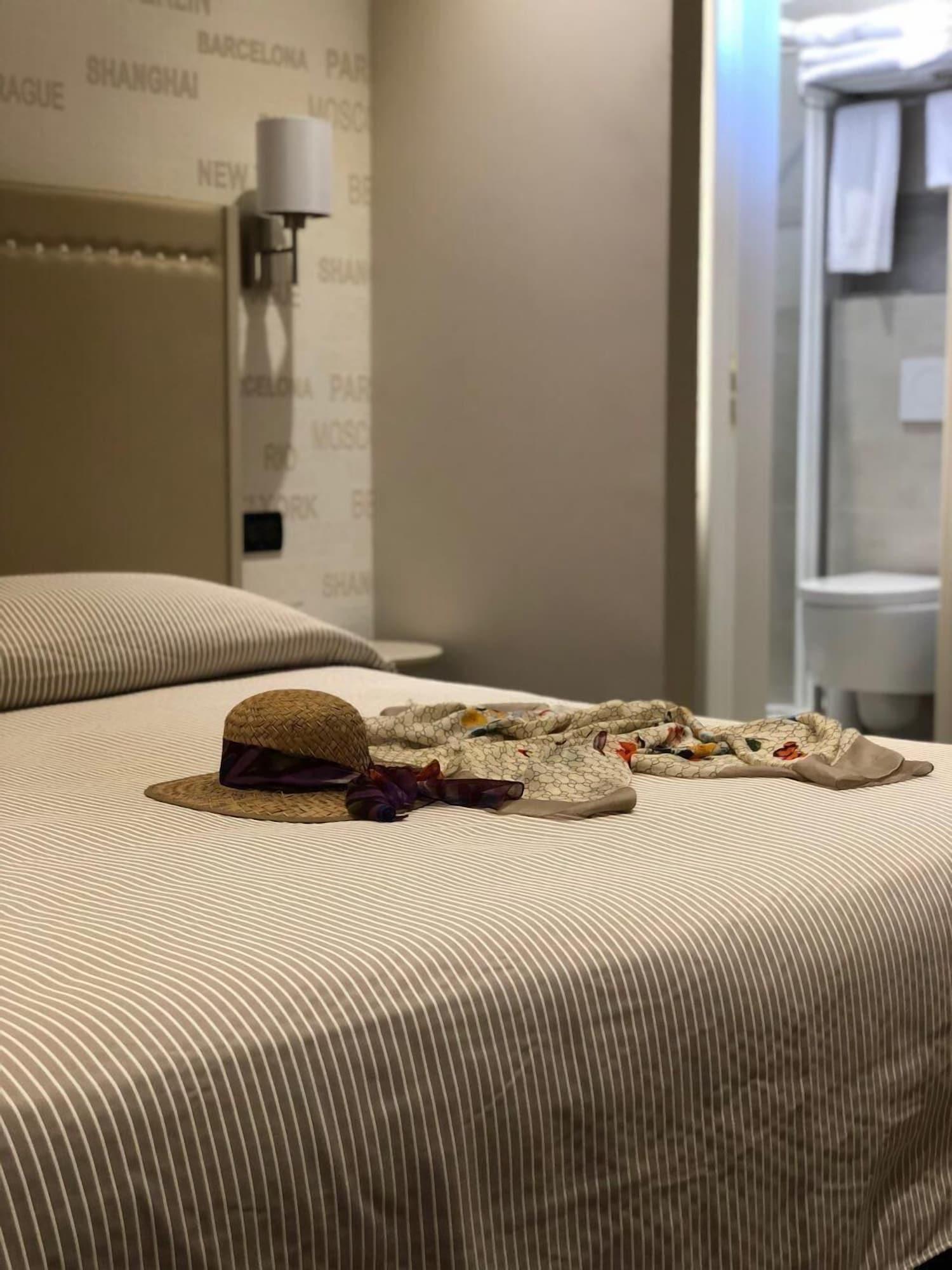 Hotel Piccinelli Римини Экстерьер фото