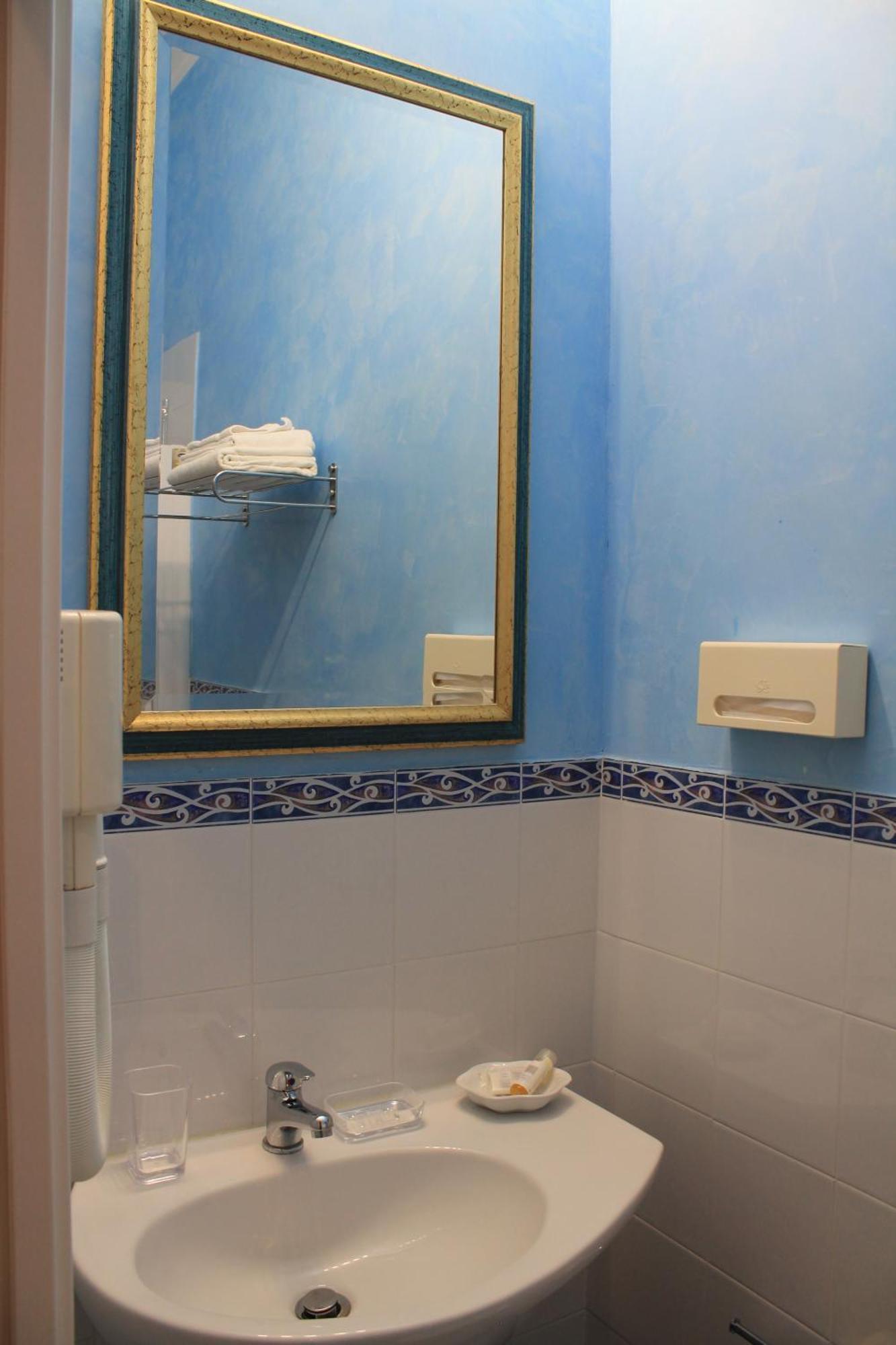 Hotel Piccinelli Римини Экстерьер фото