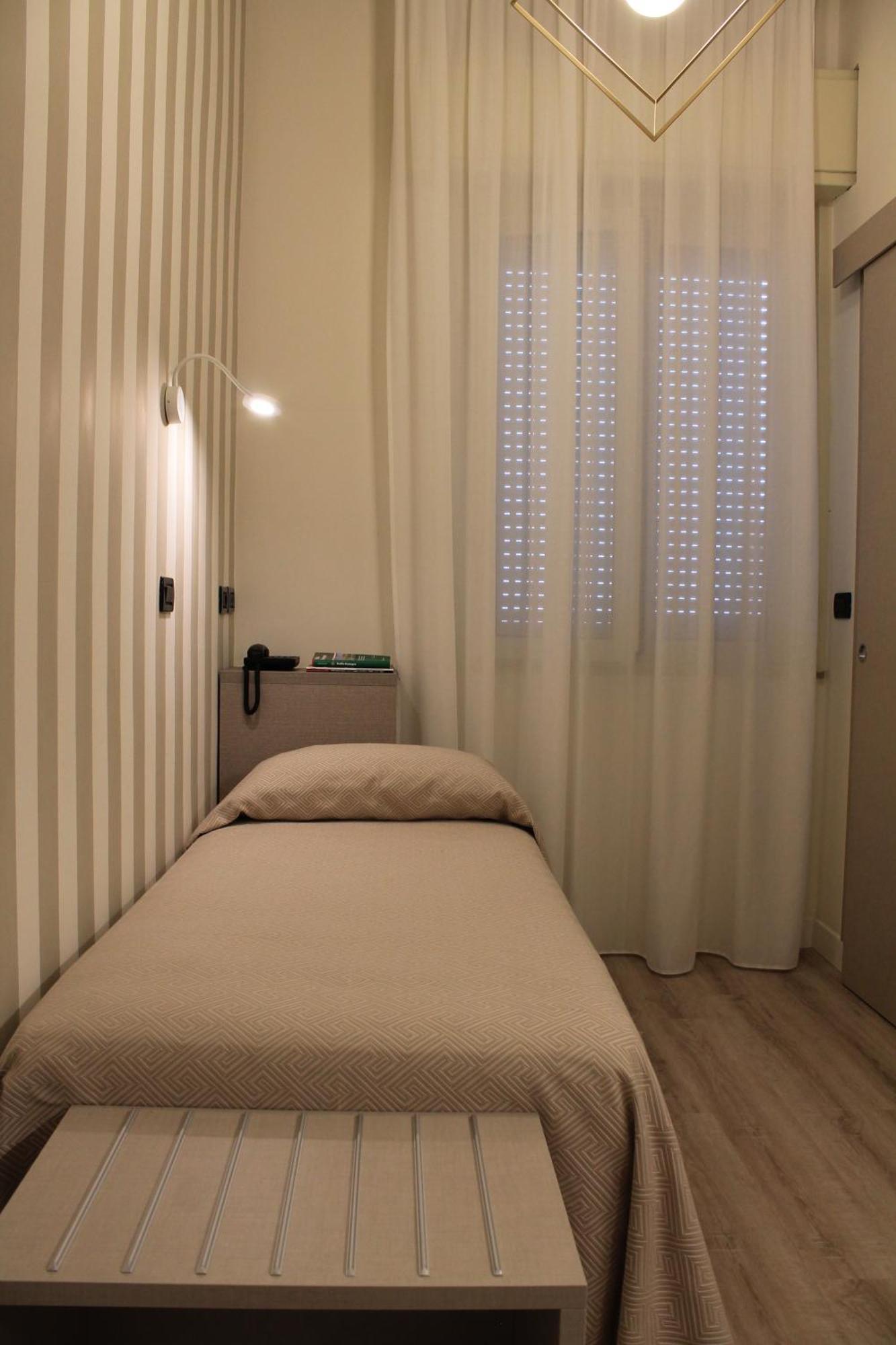 Hotel Piccinelli Римини Экстерьер фото