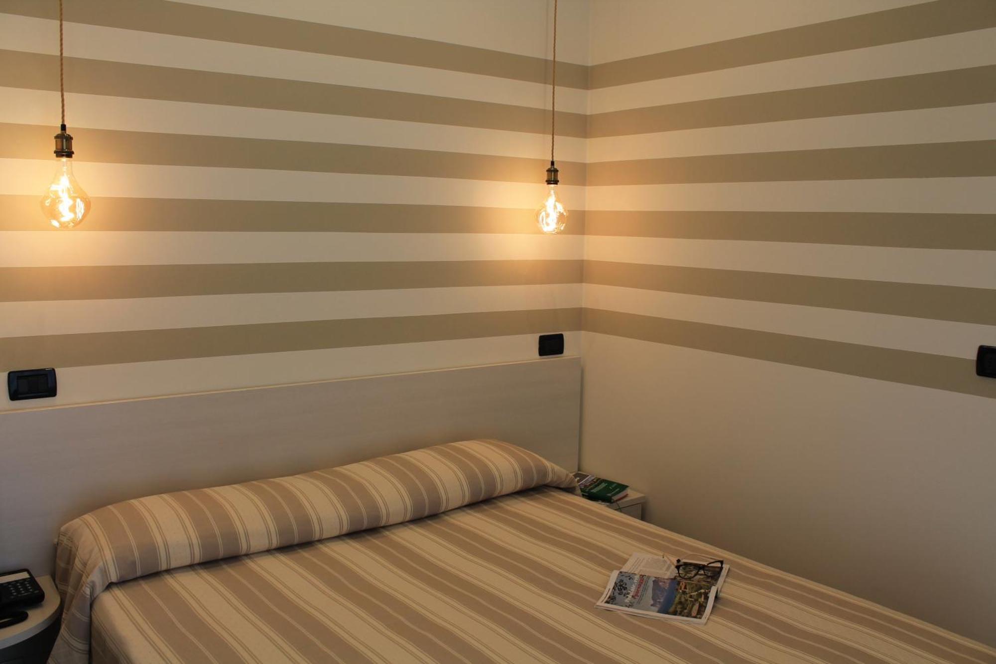 Hotel Piccinelli Римини Экстерьер фото