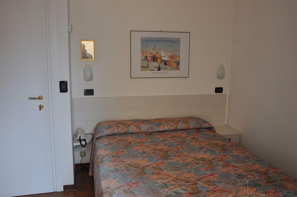 Hotel Piccinelli Римини Экстерьер фото