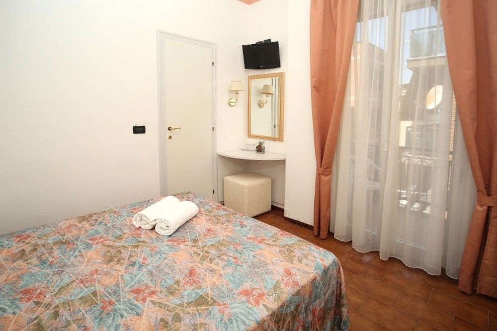 Hotel Piccinelli Римини Экстерьер фото