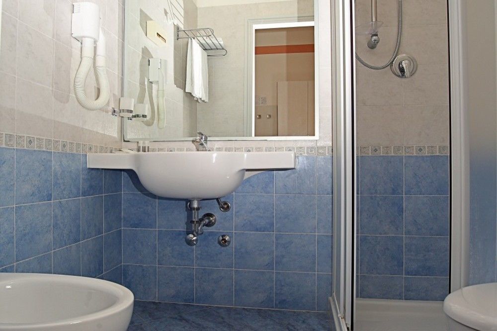 Hotel Piccinelli Римини Экстерьер фото