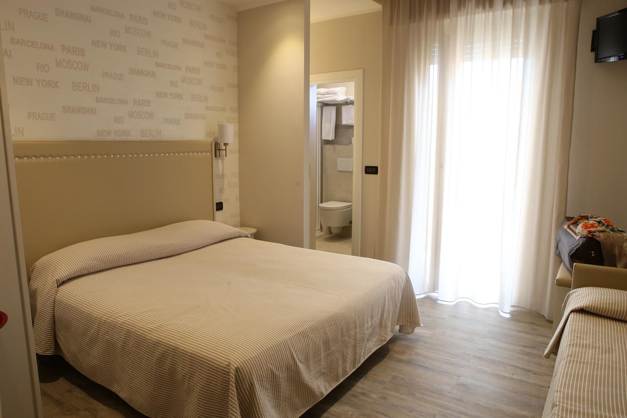 Hotel Piccinelli Римини Экстерьер фото