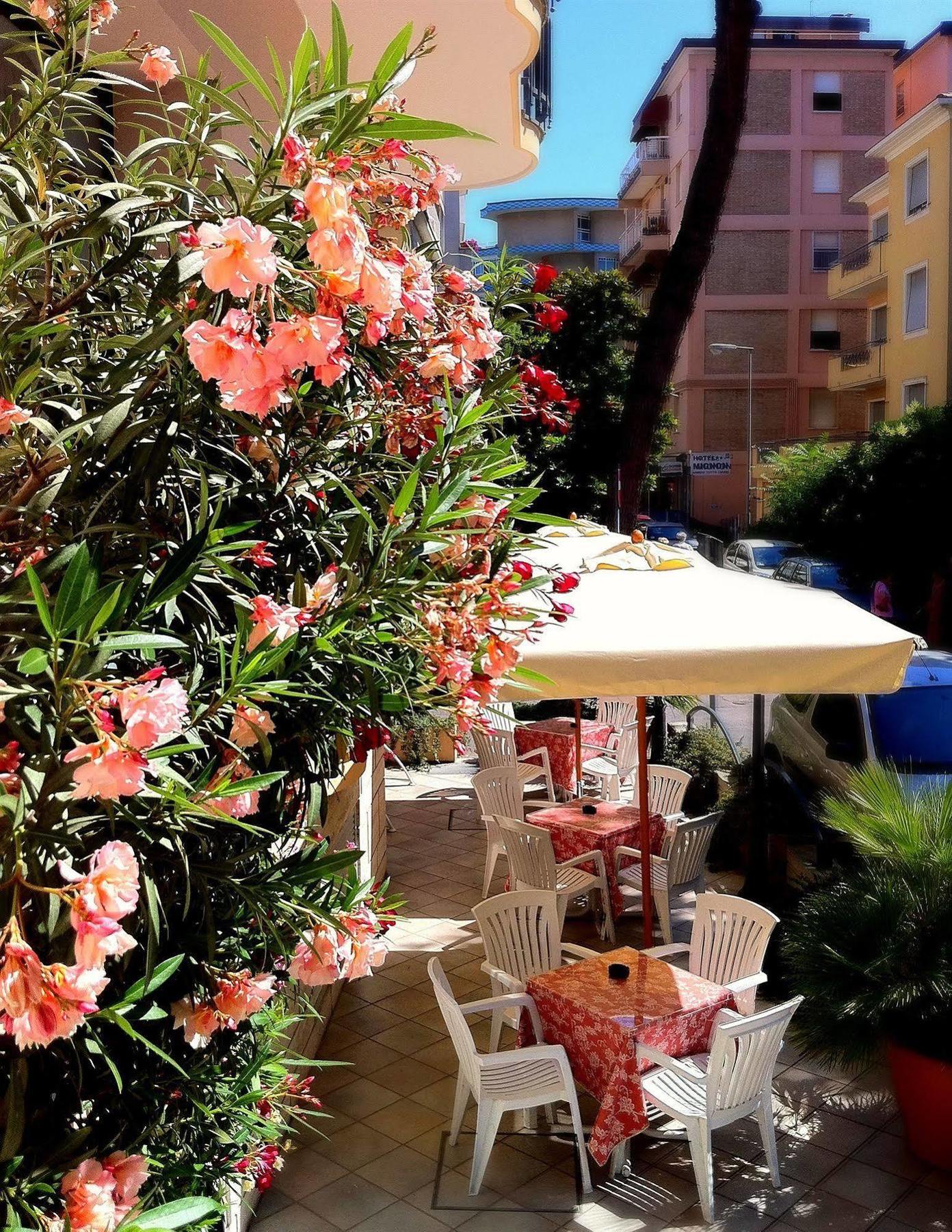 Hotel Piccinelli Римини Экстерьер фото