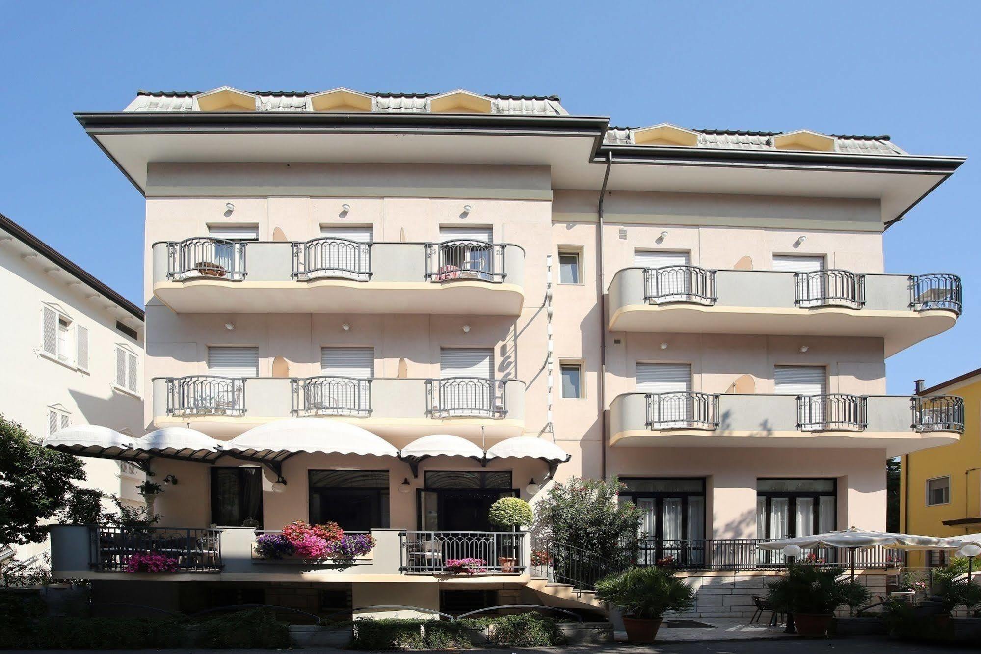 Hotel Piccinelli Римини Экстерьер фото